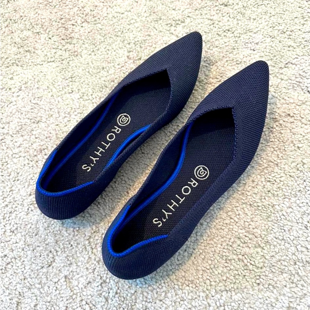 NWOB Rothy’s navy “the Pointe” size 7